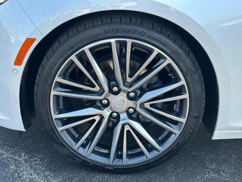Cadillac CT5 Vehicle Full-screen Gallery Image 07
