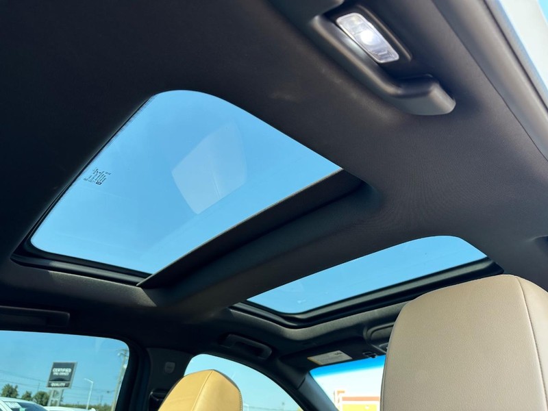 Cadillac CT5 Vehicle Full-screen Gallery Image 09