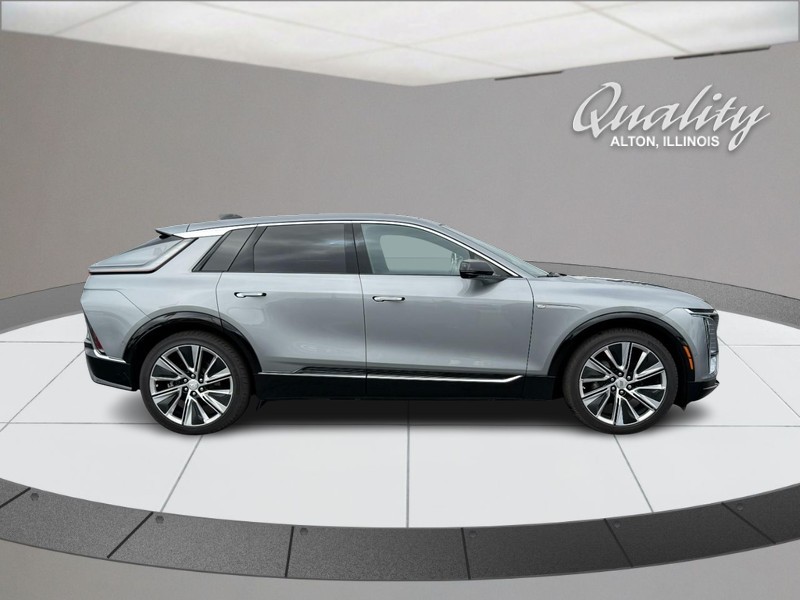 Cadillac LYRIQ Vehicle Full-screen Gallery Image 02