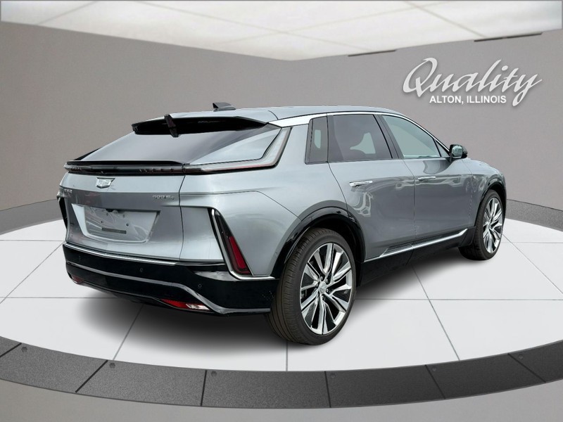 Cadillac LYRIQ Vehicle Full-screen Gallery Image 03