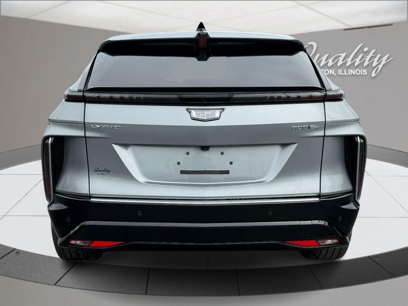Cadillac LYRIQ Vehicle Full-screen Gallery Image 04