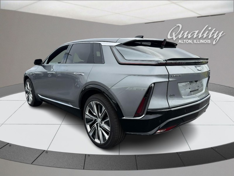 Cadillac LYRIQ Vehicle Full-screen Gallery Image 05