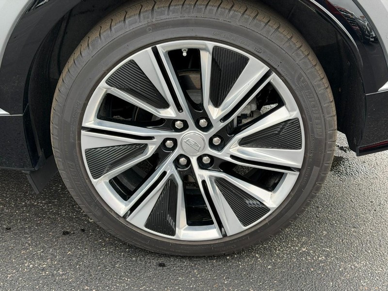 Cadillac LYRIQ Vehicle Full-screen Gallery Image 07