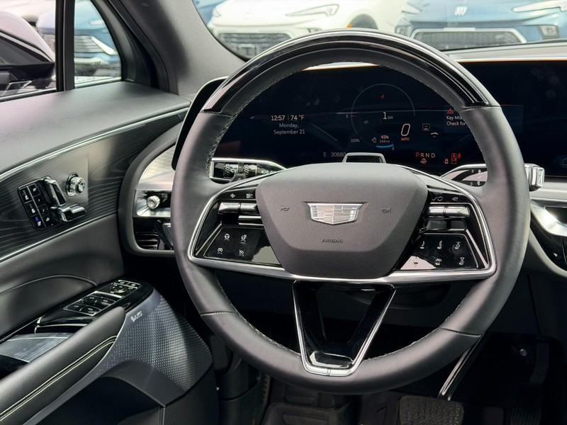 Cadillac LYRIQ Vehicle Full-screen Gallery Image 13