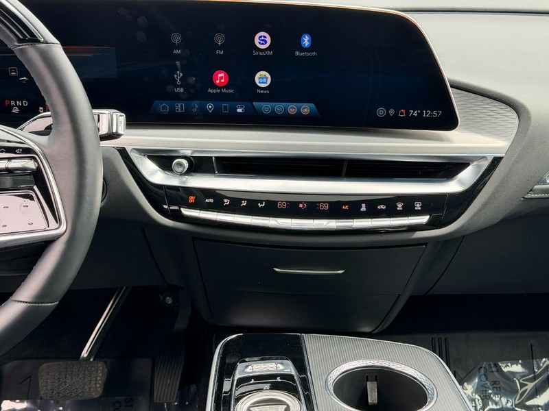 Cadillac LYRIQ Vehicle Full-screen Gallery Image 14
