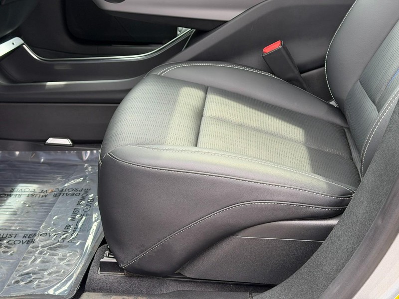Cadillac LYRIQ Vehicle Full-screen Gallery Image 19