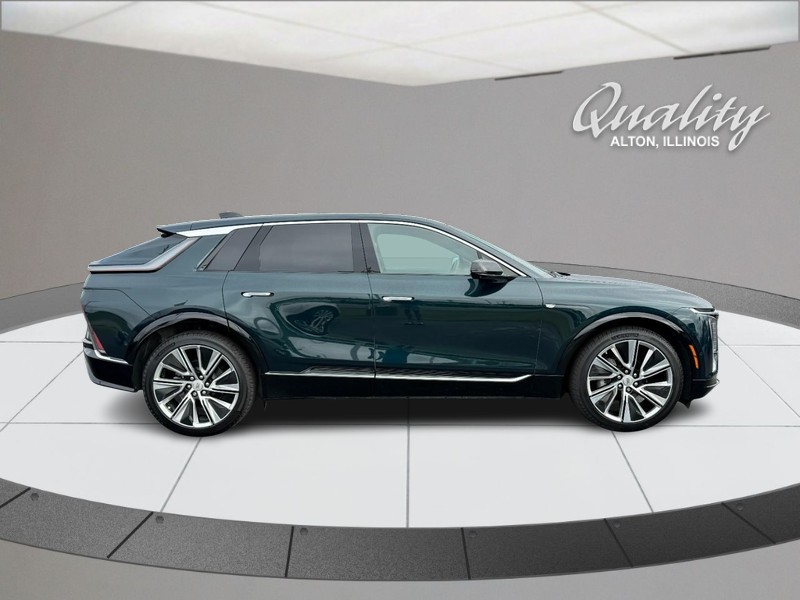 Cadillac LYRIQ Vehicle Full-screen Gallery Image 02