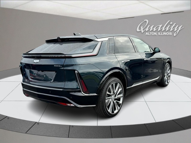 Cadillac LYRIQ Vehicle Full-screen Gallery Image 03