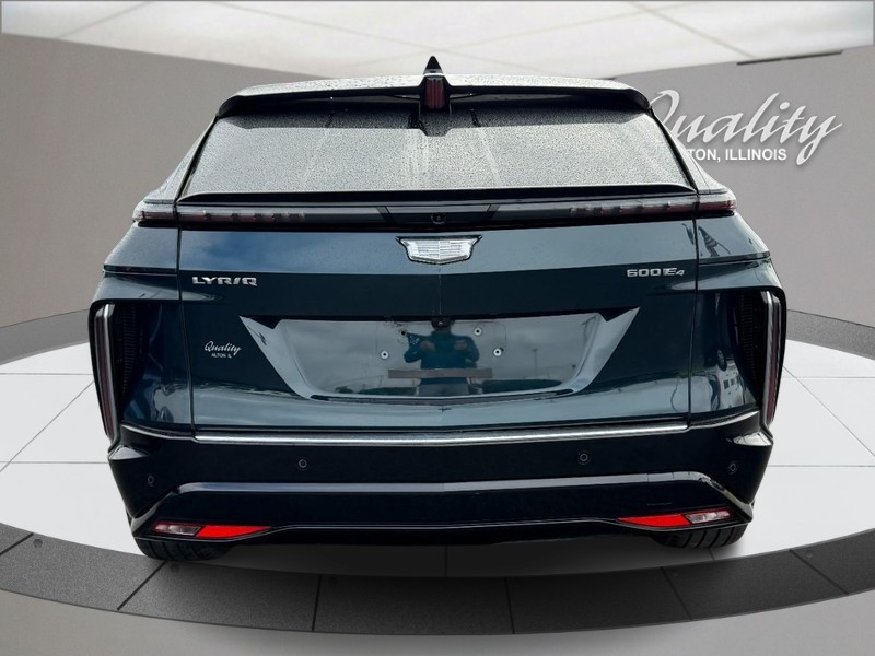 Cadillac LYRIQ Vehicle Full-screen Gallery Image 04