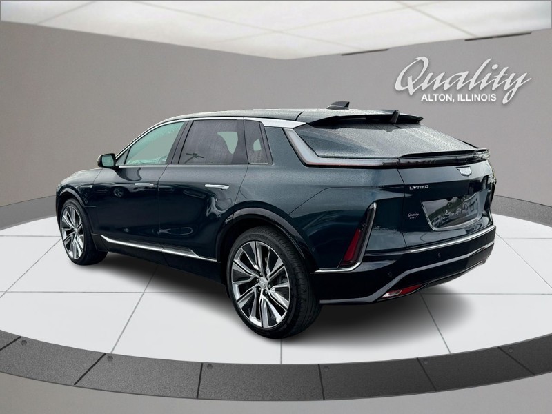 Cadillac LYRIQ Vehicle Full-screen Gallery Image 05