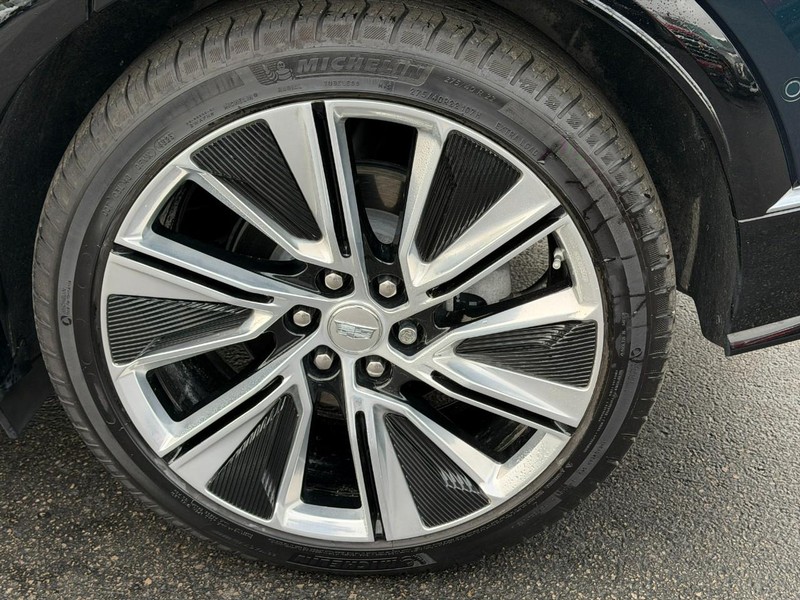 Cadillac LYRIQ Vehicle Full-screen Gallery Image 07