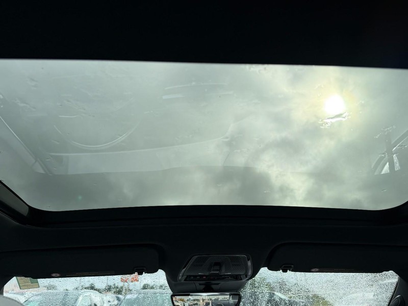 Cadillac LYRIQ Vehicle Full-screen Gallery Image 11