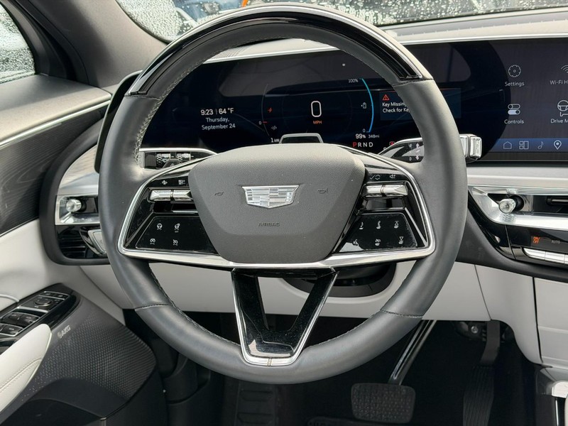 Cadillac LYRIQ Vehicle Full-screen Gallery Image 13