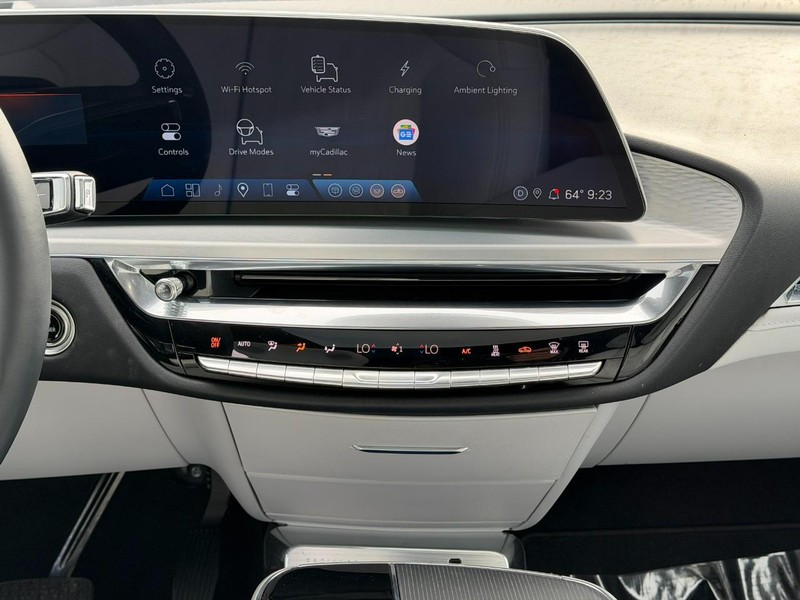Cadillac LYRIQ Vehicle Full-screen Gallery Image 14
