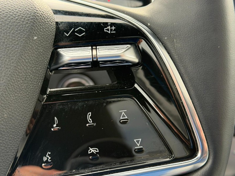 Cadillac LYRIQ Vehicle Full-screen Gallery Image 21