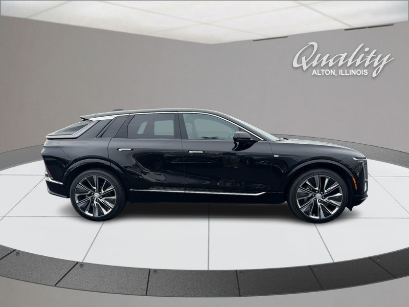 Cadillac LYRIQ Vehicle Full-screen Gallery Image 02