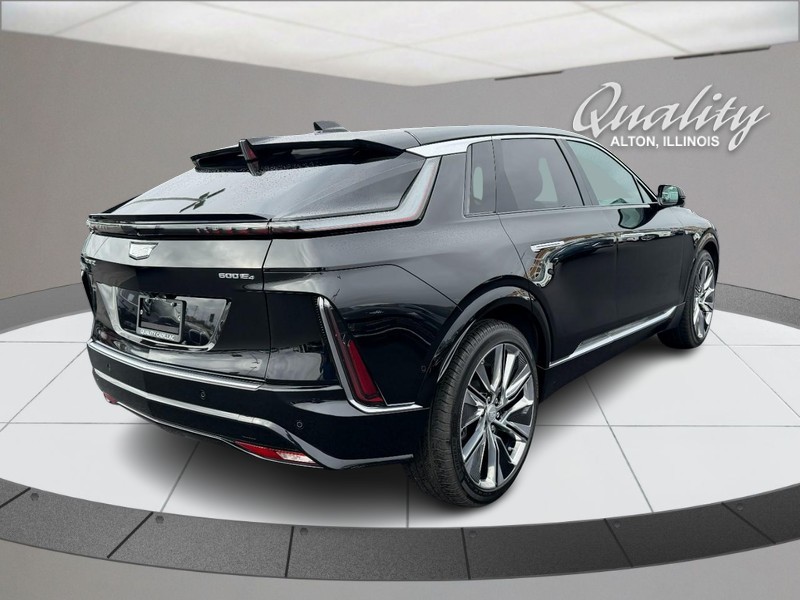 Cadillac LYRIQ Vehicle Full-screen Gallery Image 03