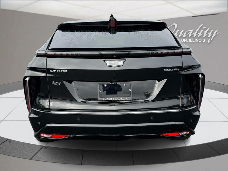Cadillac LYRIQ Vehicle Full-screen Gallery Image 04