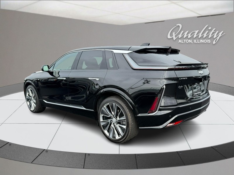 Cadillac LYRIQ Vehicle Full-screen Gallery Image 05