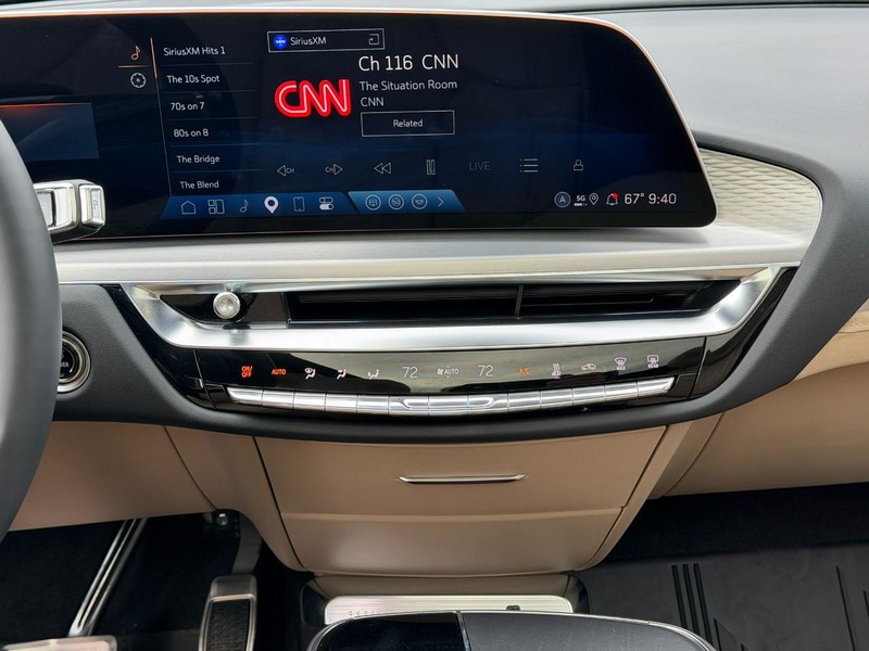 Cadillac LYRIQ Vehicle Full-screen Gallery Image 13