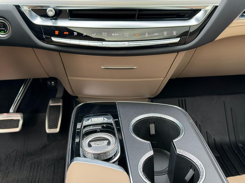 Cadillac LYRIQ Vehicle Full-screen Gallery Image 14