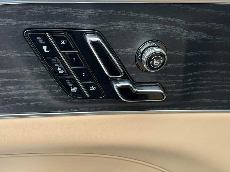 Cadillac LYRIQ Vehicle Full-screen Gallery Image 18