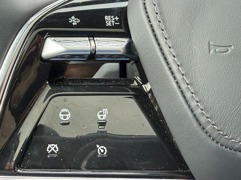 Cadillac LYRIQ Vehicle Full-screen Gallery Image 20