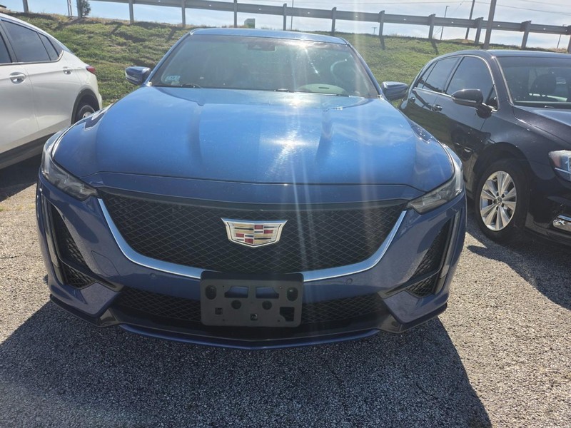 Cadillac CT5 Vehicle Full-screen Gallery Image 02