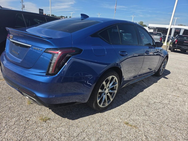 Cadillac CT5 Vehicle Full-screen Gallery Image 05