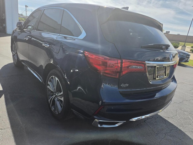 Acura MDX Vehicle Full-screen Gallery Image 04