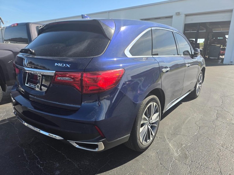 Acura MDX Vehicle Full-screen Gallery Image 05