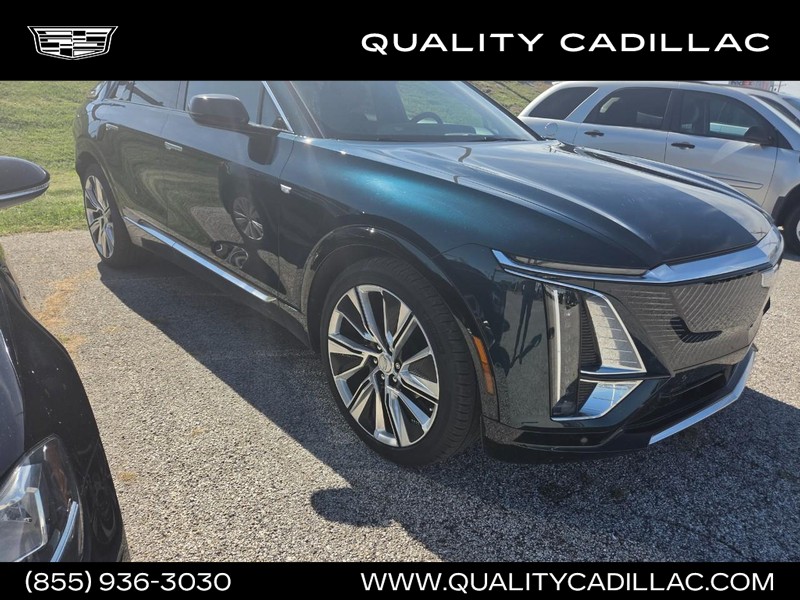 Cadillac LYRIQ Vehicle Full-screen Gallery Image 01