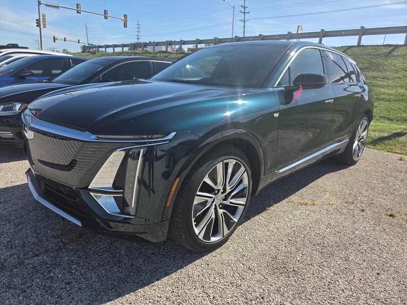 Cadillac LYRIQ Vehicle Full-screen Gallery Image 03