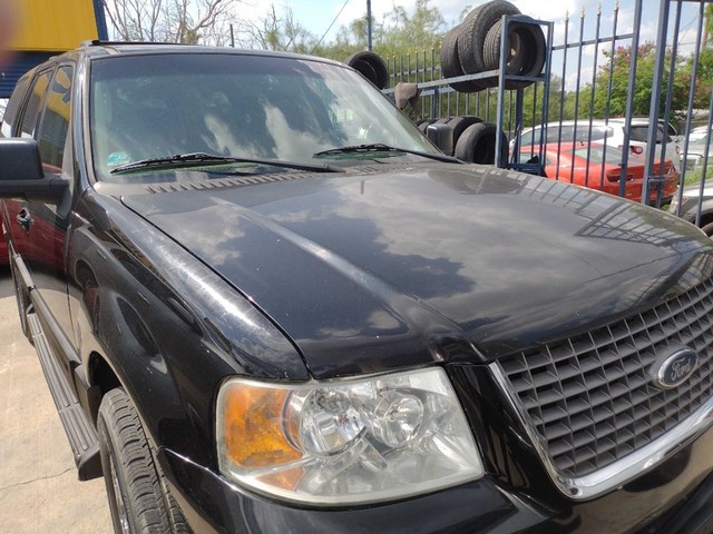 2003 Ford Expedition's photo