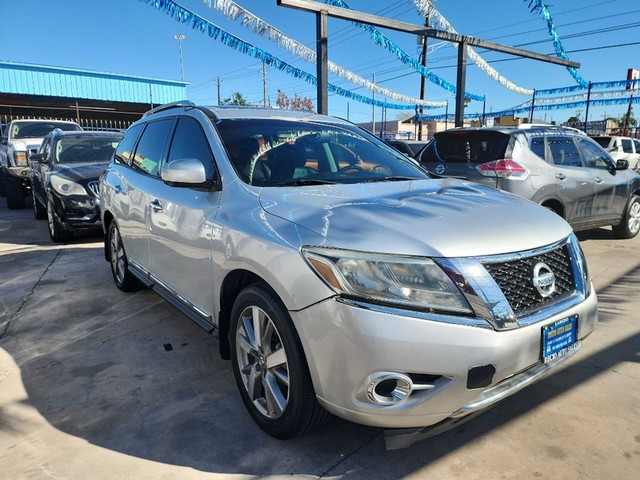2014 Nissan Pathfinder Platinum's photo