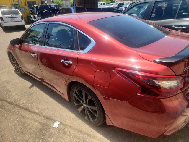 2017 Nissan Altima SR's photo