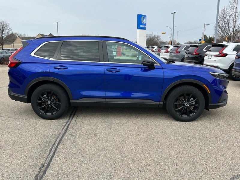 Honda CR-V Hybrid Vehicle Image 2
