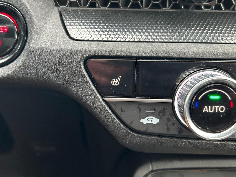 Honda CR-V Hybrid Vehicle Image 14