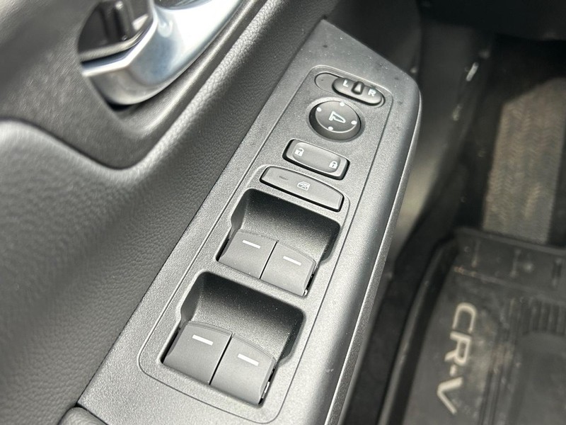 Honda CR-V Hybrid Vehicle Image 15