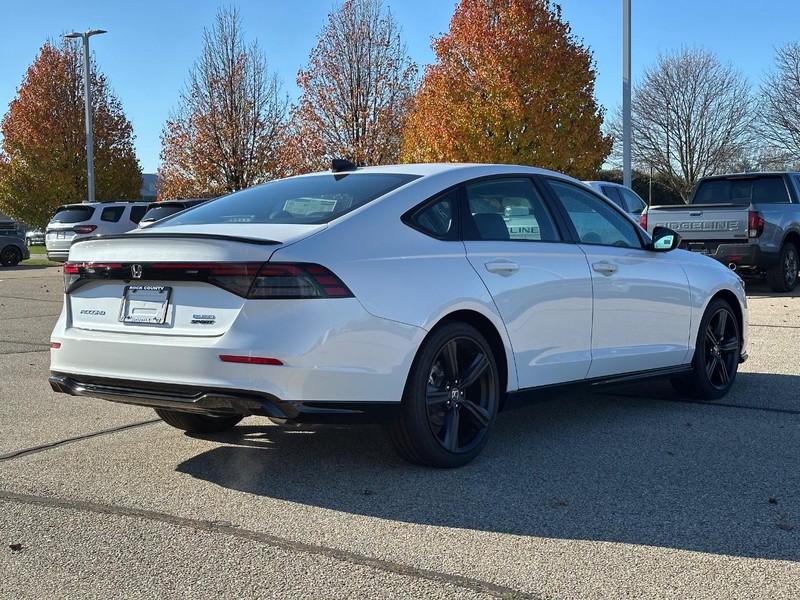 Honda Accord Hybrid Vehicle Image 3