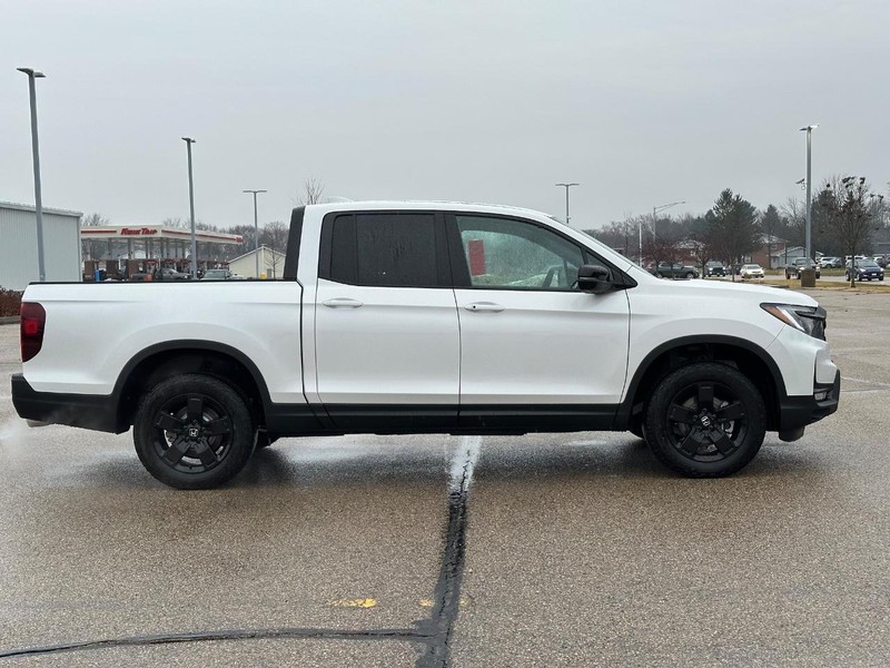 Honda Ridgeline Vehicle Image 2