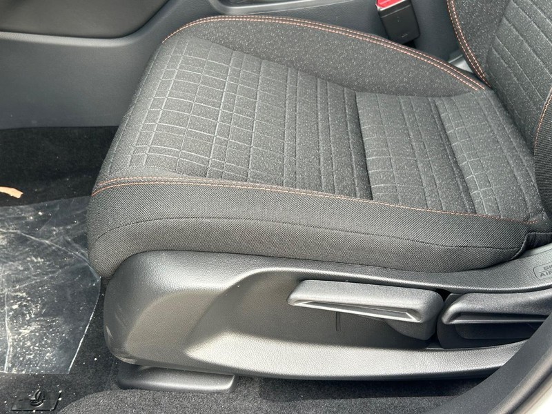 Honda HR-V Vehicle Image 16