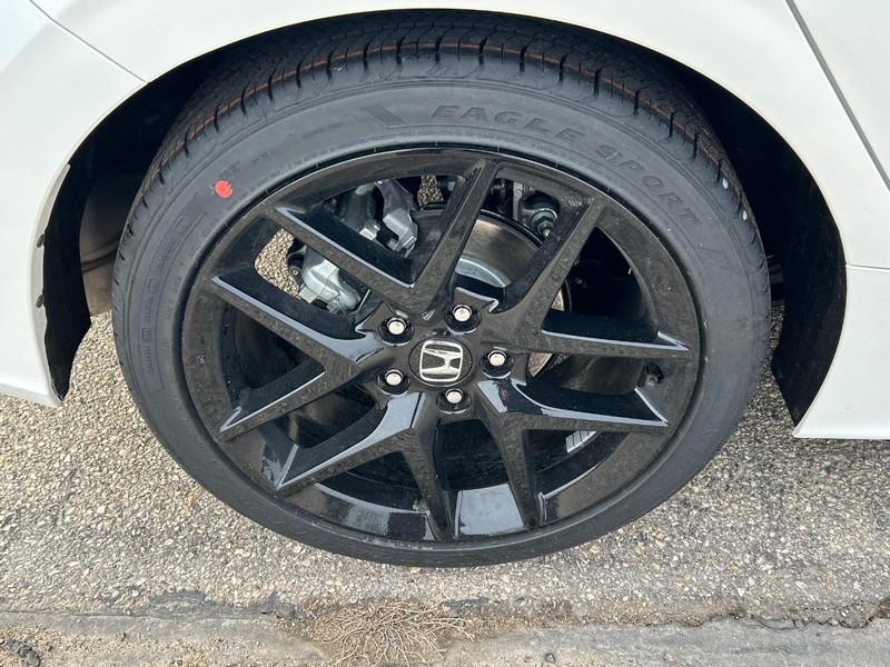 Honda Civic Hatchback Vehicle Image 4