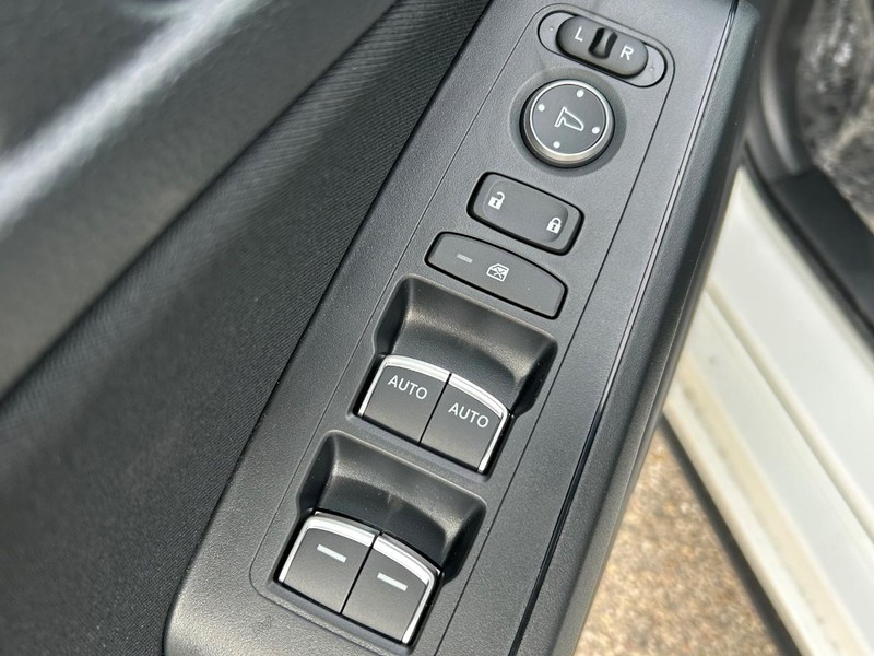 Honda Civic Hatchback Vehicle Image 14