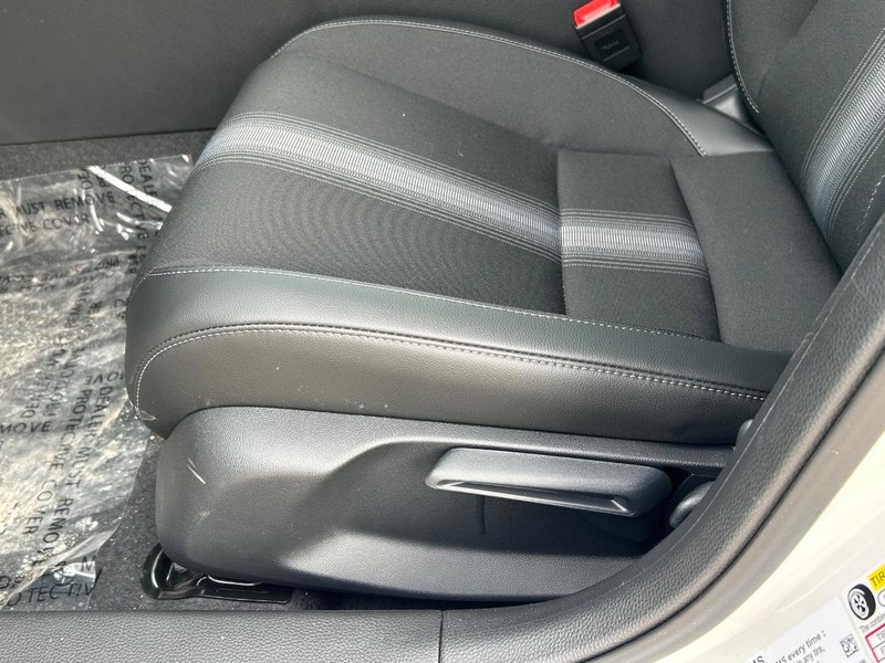 Honda Civic Hatchback Vehicle Image 15