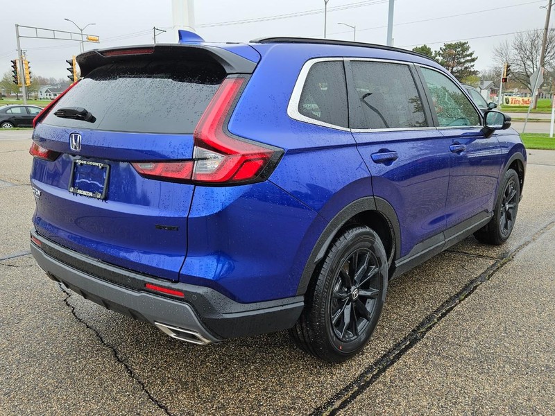 Honda CR-V Hybrid Vehicle Image 3