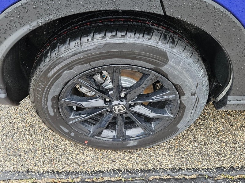 Honda CR-V Hybrid Vehicle Image 4