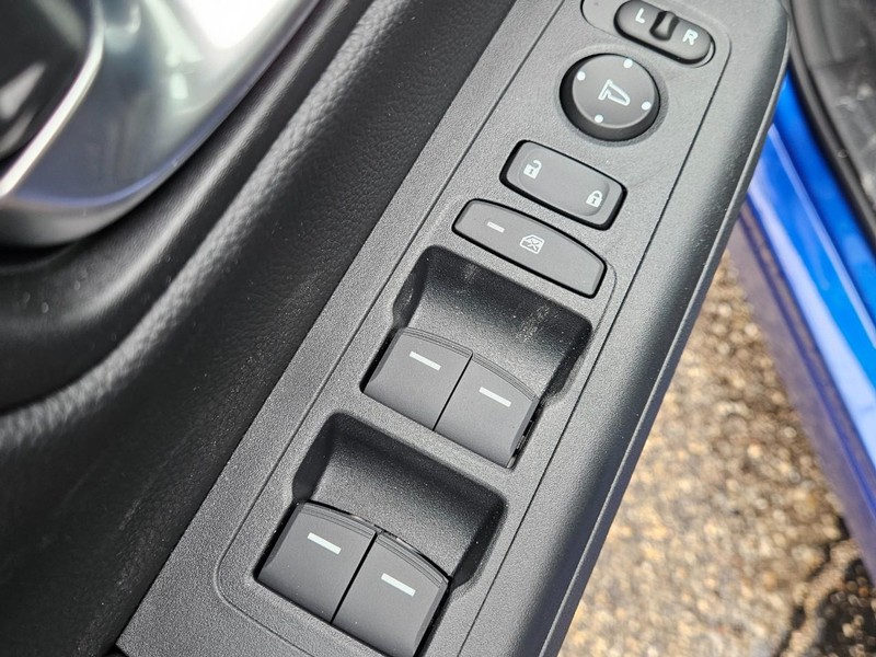 Honda CR-V Hybrid Vehicle Image 15