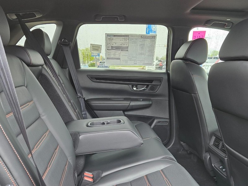Honda CR-V Hybrid Vehicle Image 5