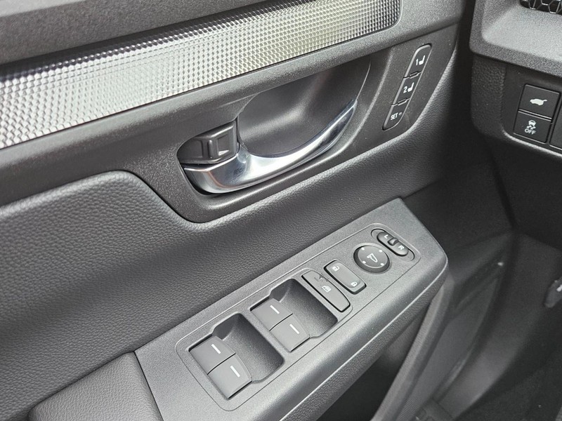 Honda CR-V Hybrid Vehicle Image 16